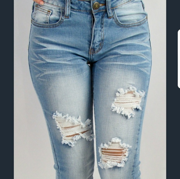 FINAL PRICE!! Pearl embelish rip Jeans - Picture 2 of 3